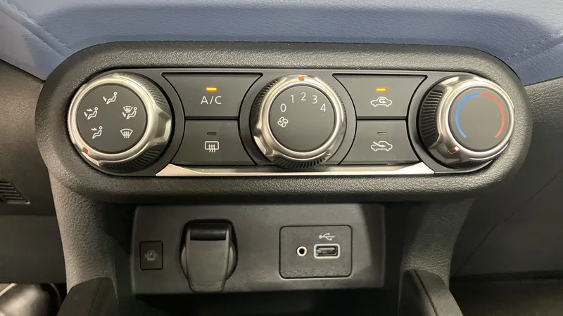 Nissan Versa 2023
