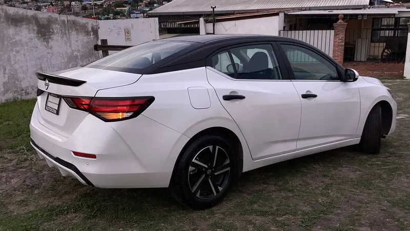 Nissan Sentra 2024