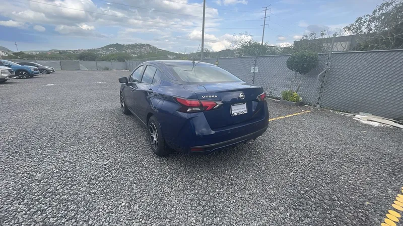 Nissan Versa 2024