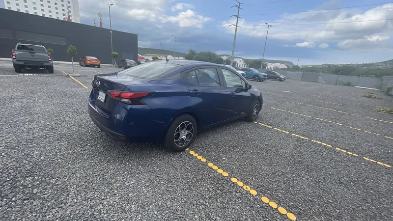 Nissan Versa 2024