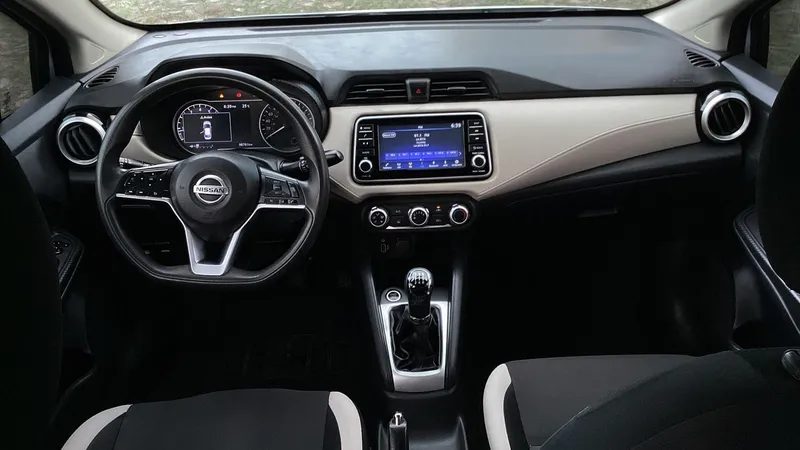 Nissan Versa 2021