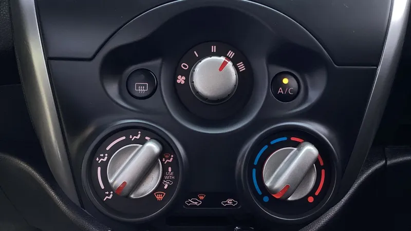 Nissan March 2022