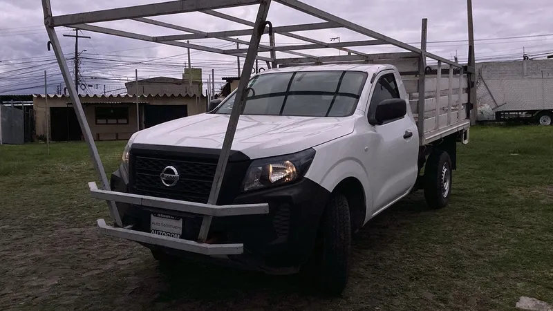 Nissan Np300 2022