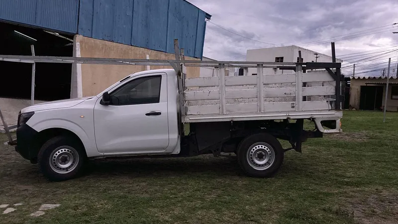 Nissan Np300 2022