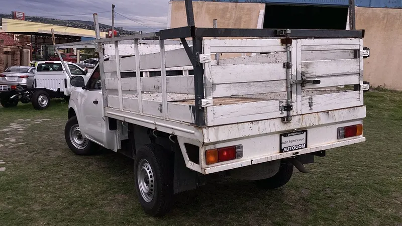 Nissan Np300 2022
