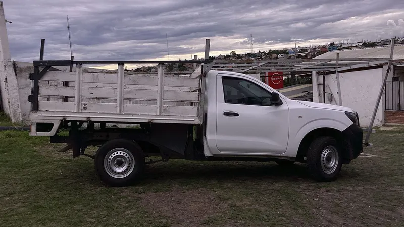 Nissan Np300 2022