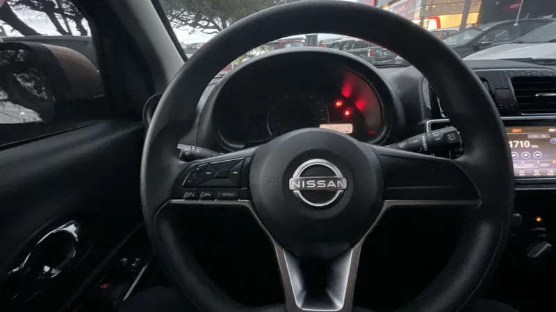 Nissan March 2022