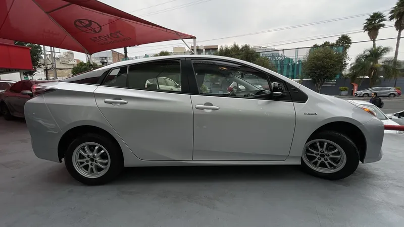 Toyota Prius 2017