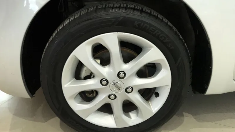 Nissan March 2020