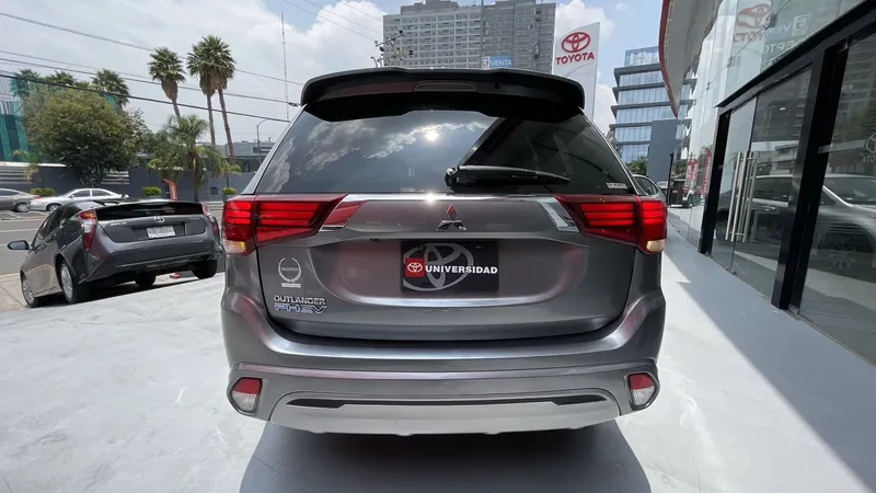 Mitsubishi Outlander Phev 2021