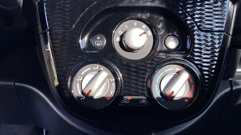Nissan March 2023
