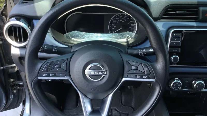 Nissan Versa 2023