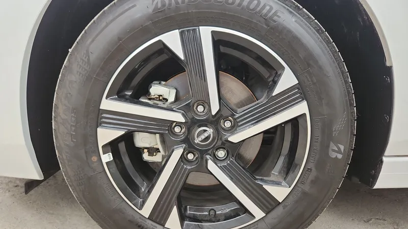 Nissan Sentra 2024