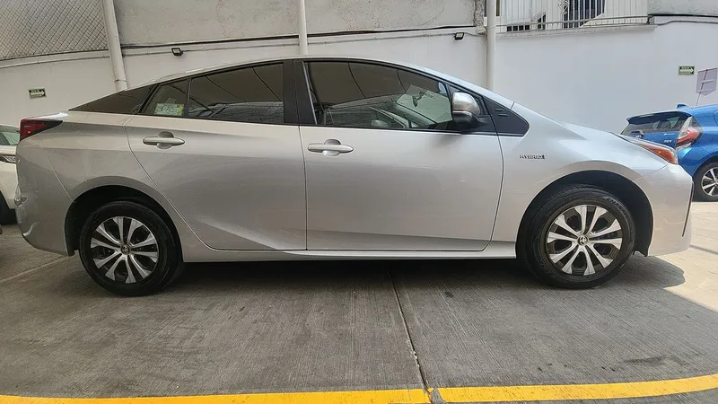 Toyota Prius 2021