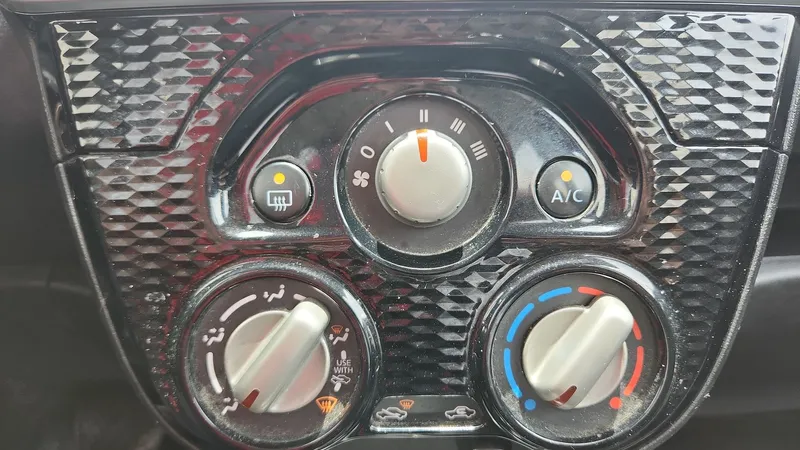 Nissan March 2022