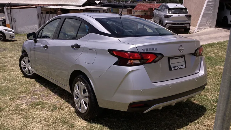 Nissan Versa 2024