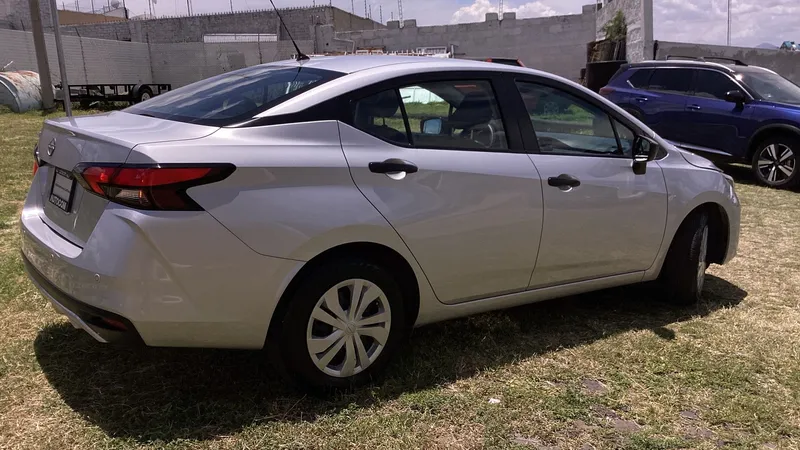 Nissan Versa 2024