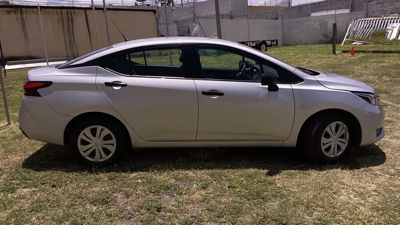 Nissan Versa 2024