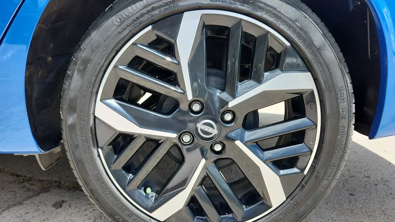Nissan Versa 2024