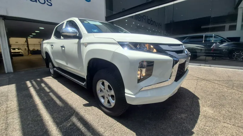 Mitsubishi L200 2023