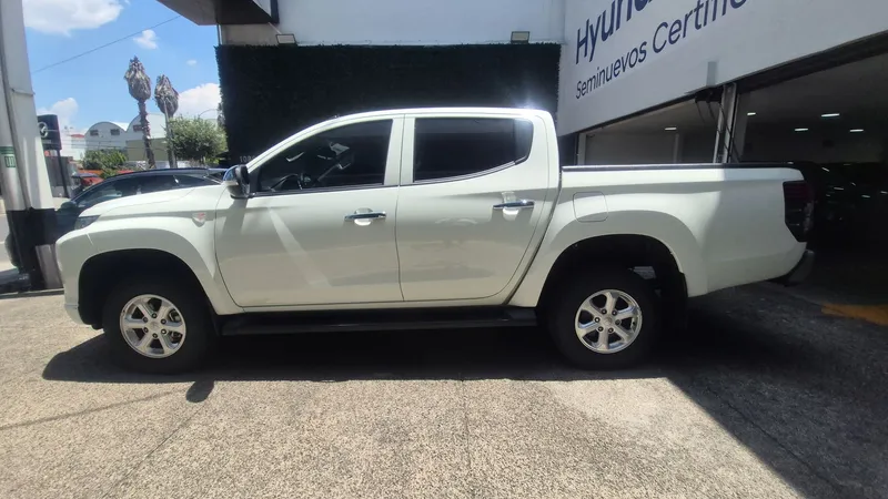 Mitsubishi L200 2023