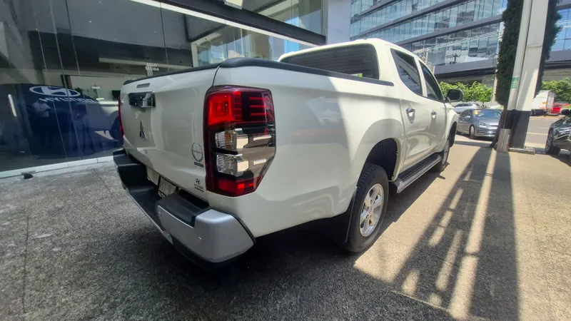 Mitsubishi L200 2023