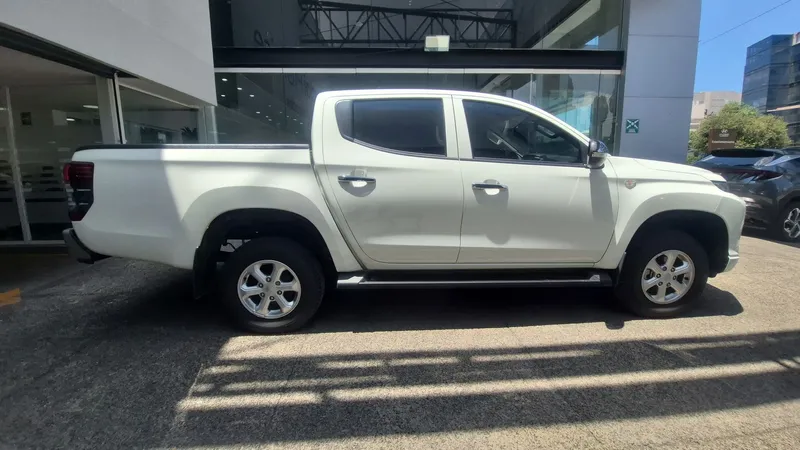 Mitsubishi L200 2023