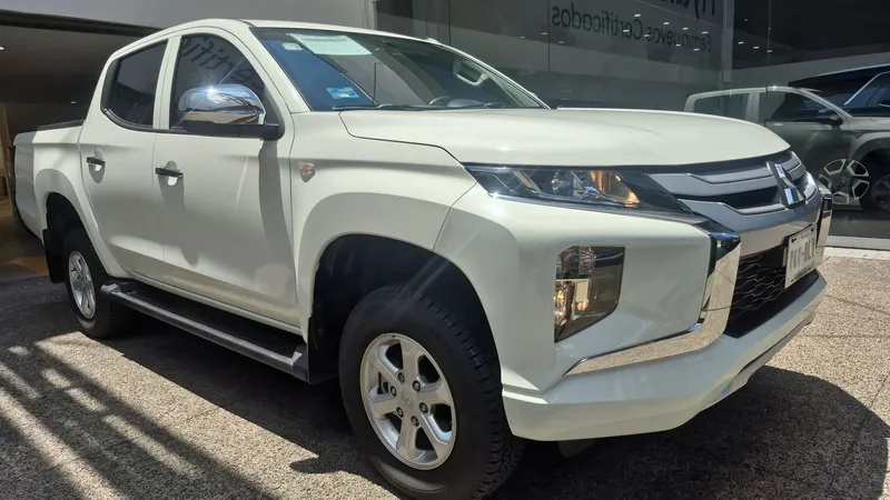 Mitsubishi L200 2023