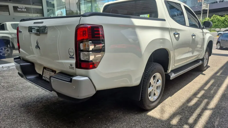 Mitsubishi L200 2023