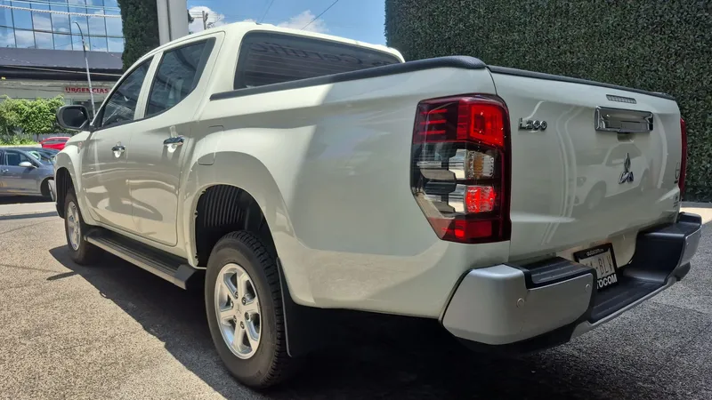 Mitsubishi L200 2023