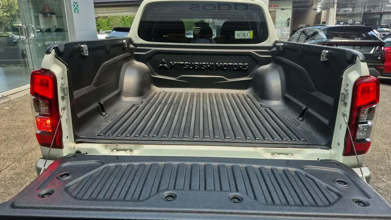 Mitsubishi L200 2023
