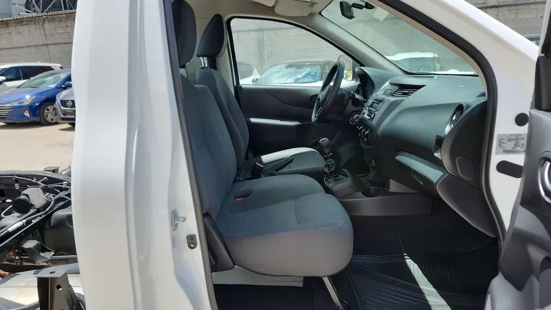 Nissan Np300 2024