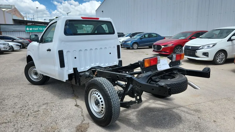 Nissan Np300 2024