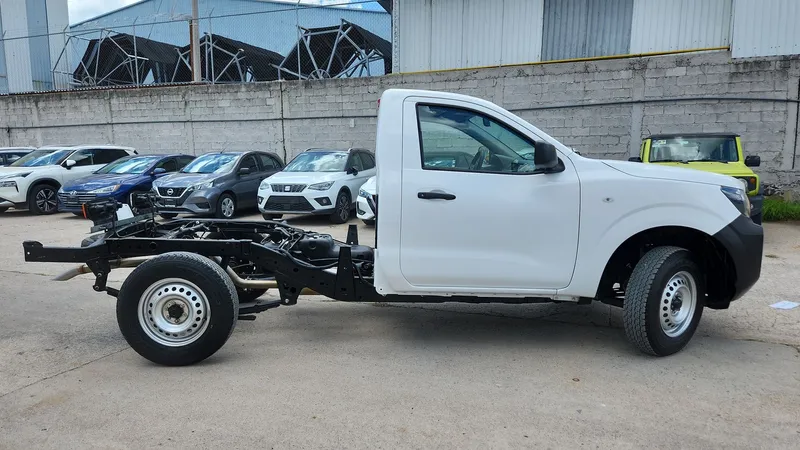 Nissan Np300 2024