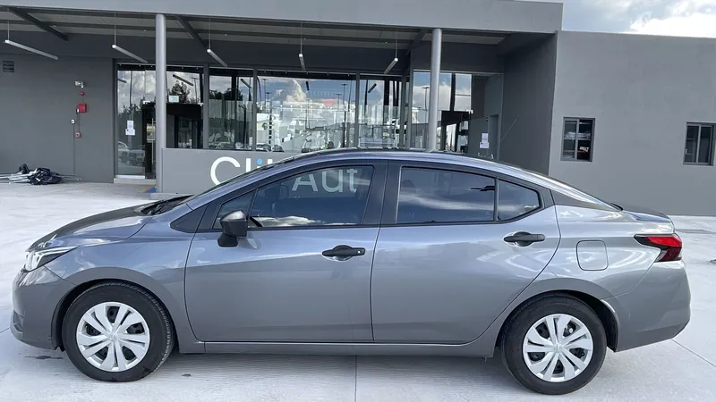 Nissan Versa 2023