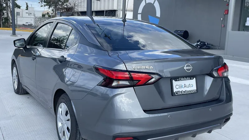 Nissan Versa 2023