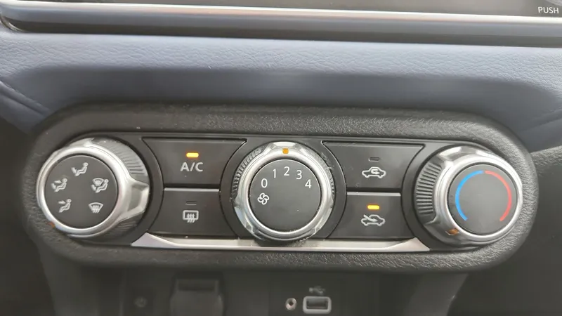 Nissan Versa 2023