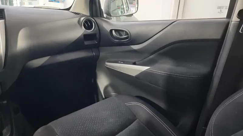 Nissan Np300 2020