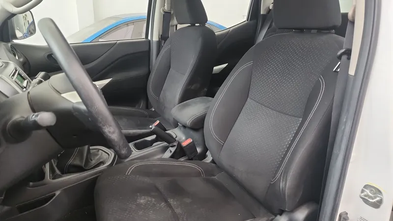 Nissan Np300 2020