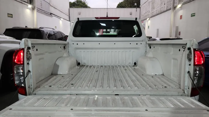 Nissan Np300 2020