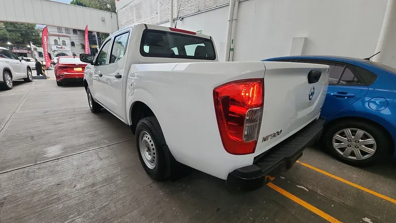 Nissan Np300 2020