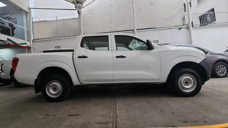 Nissan Np300 2020