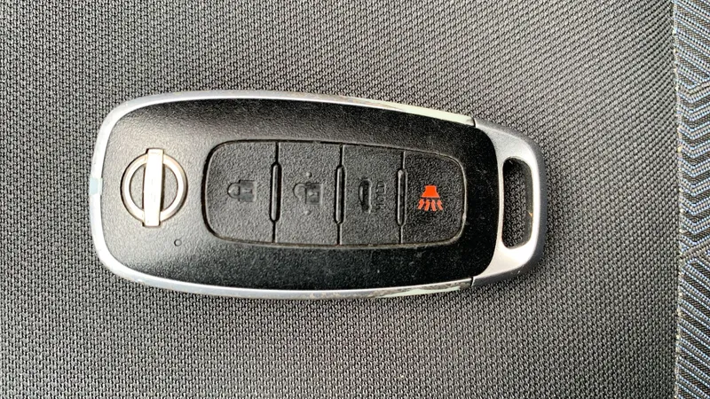 Nissan Versa 2023