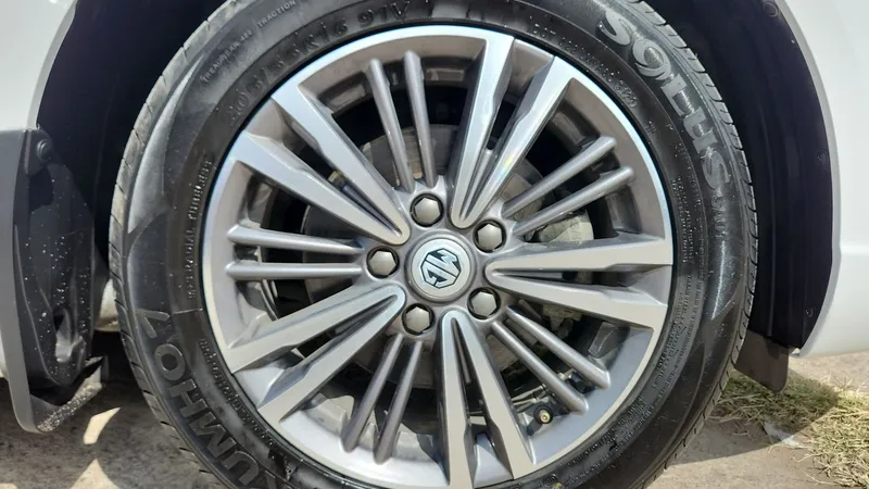 Mg Mg5 2023