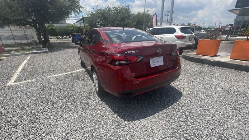 Nissan Versa 2024