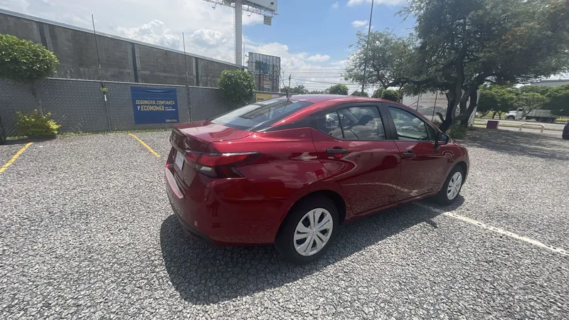 Nissan Versa 2024