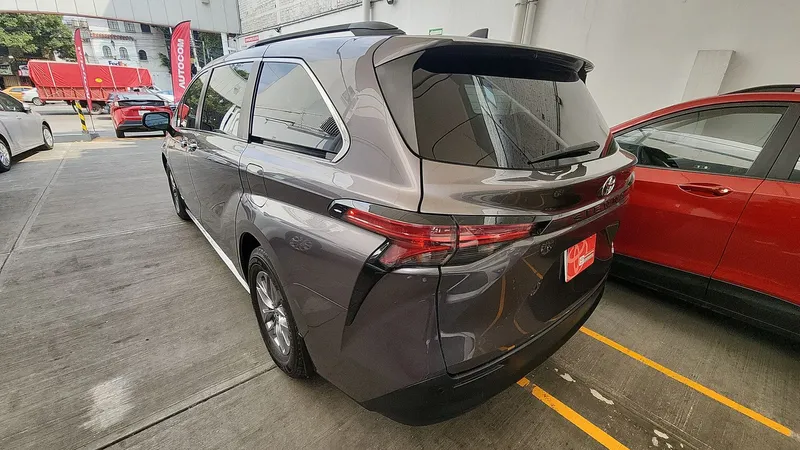 Toyota Sienna 2021