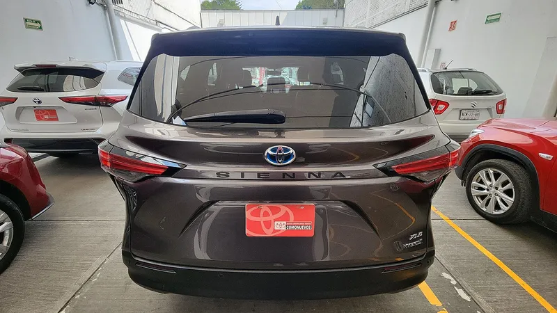 Toyota Sienna 2021