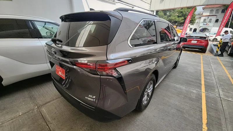 Toyota Sienna 2021