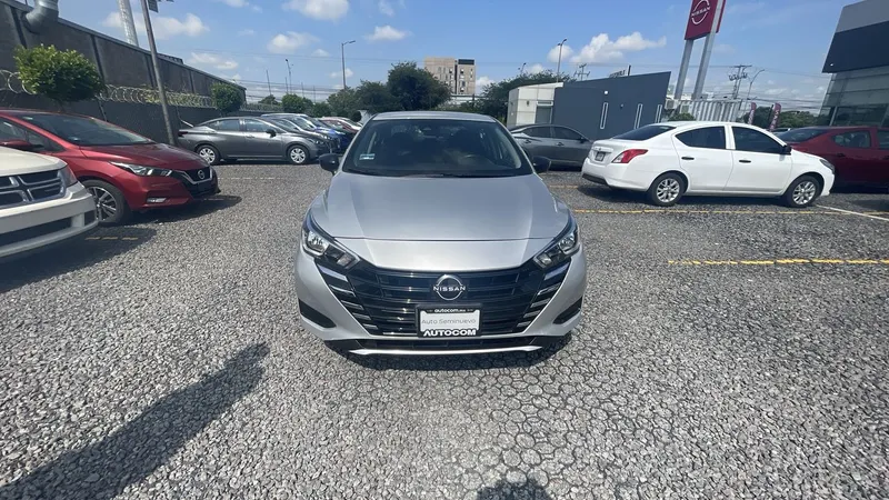 Nissan Versa 2024